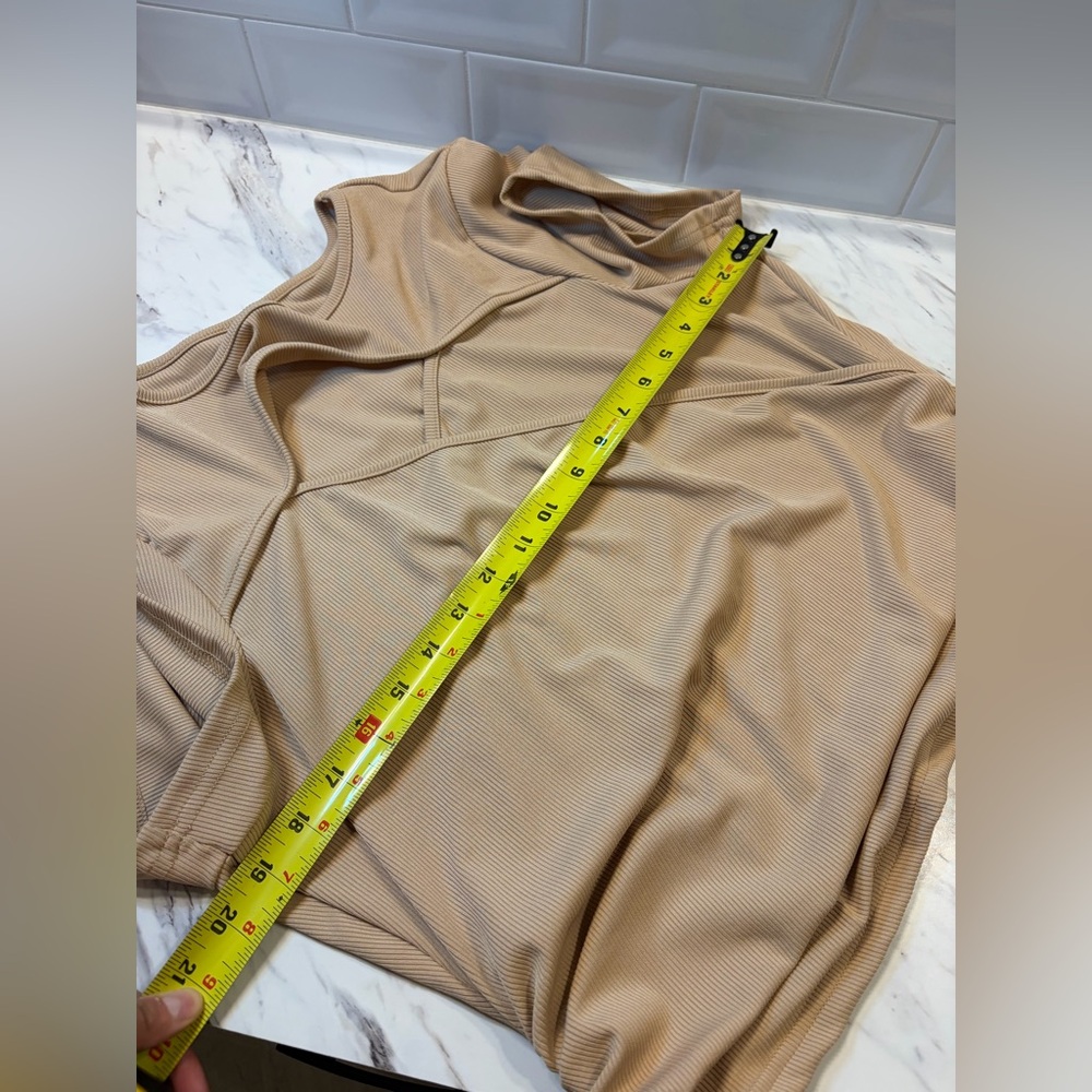SHEIN Tan Short Sleeve Top - Picture 3 of 3